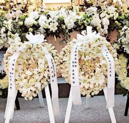 怎样编写花圈上的挽联