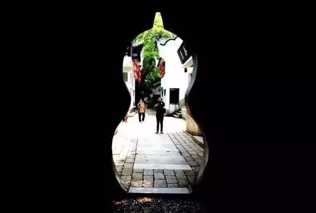 设计丨中国古建之美:门、门墩、门环、门钉、斗拱、飞檐、屋顶、马头墙