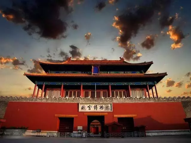 设计丨中国古建之美:门、门墩、门环、门钉、斗拱、飞檐、屋顶、马头墙