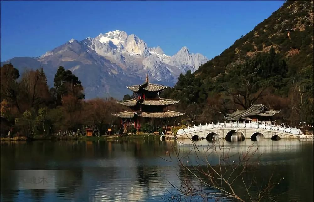 设计丨中国古建之美:门、门墩、门环、门钉、斗拱、飞檐、屋顶、马头墙