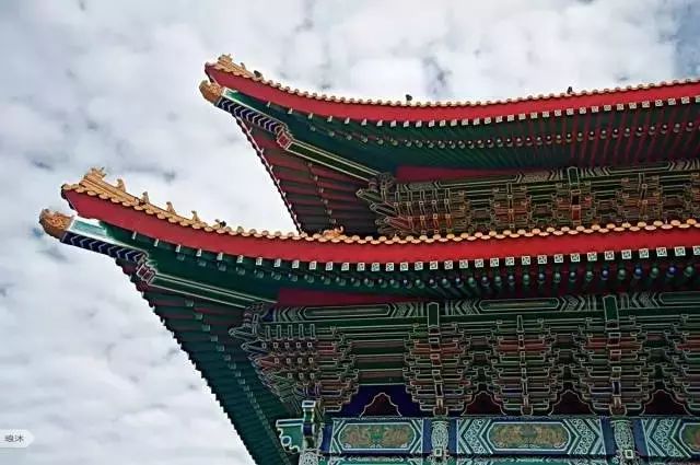 设计丨中国古建之美:门、门墩、门环、门钉、斗拱、飞檐、屋顶、马头墙