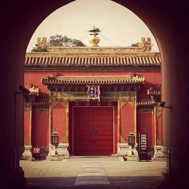 设计丨中国古建之美:门、门墩、门环、门钉、斗拱、飞檐、屋顶、马头墙