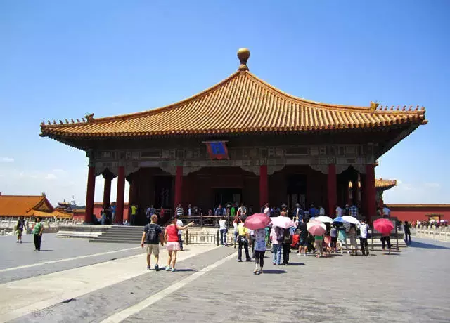 设计丨中国古建之美:门、门墩、门环、门钉、斗拱、飞檐、屋顶、马头墙