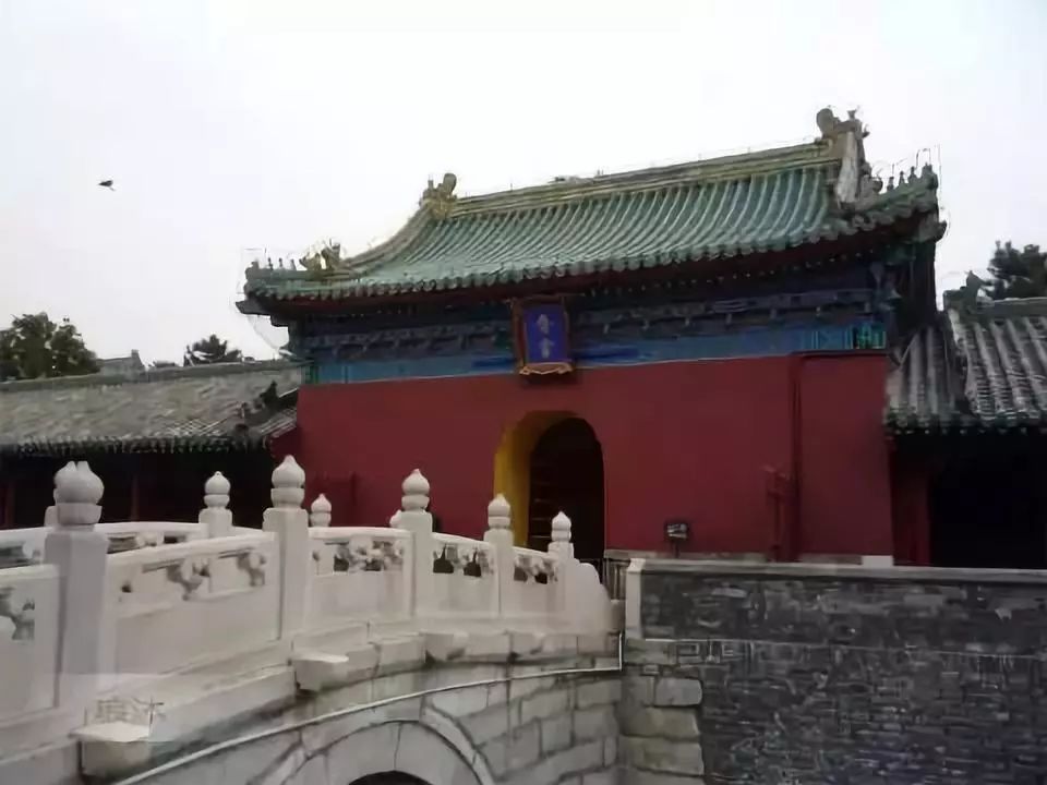 设计丨中国古建之美:门、门墩、门环、门钉、斗拱、飞檐、屋顶、马头墙