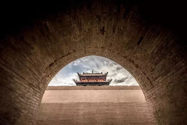 设计丨中国古建之美:门、门墩、门环、门钉、斗拱、飞檐、屋顶、马头墙