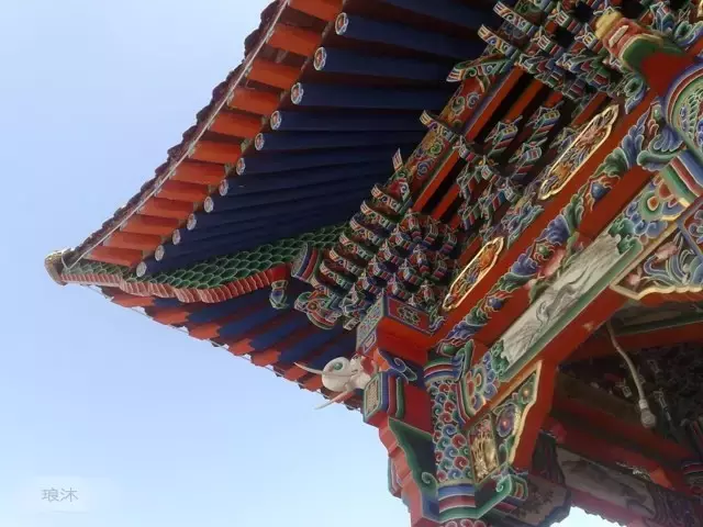 设计丨中国古建之美:门、门墩、门环、门钉、斗拱、飞檐、屋顶、马头墙