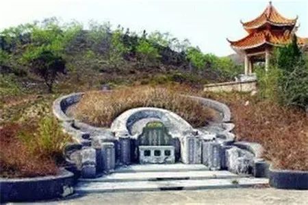 祖坟开裂是什么预兆 图片