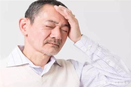 脑供血不足的人,医生提议:多吃三种蔬菜,两种习惯或许需要养成