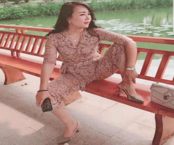 坐姿看女人爱情运势 坐姿看女人爱情运势